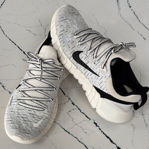 Nike “PHANTOM/BLACK-SAIL" sneakers SIZE: 8 Men’s (10 Womens)